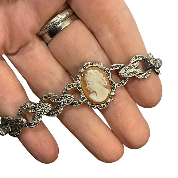 Vintage Silver finish marcasite carved shell cameo fancy bracelet - Picture 7 of 12